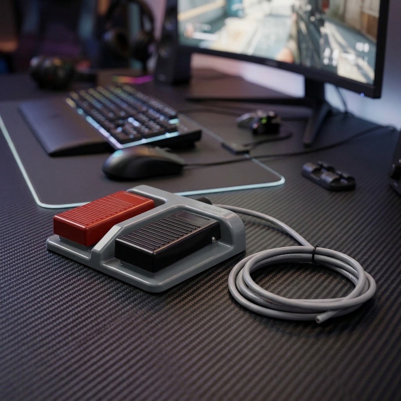 Rood-zwarte dubbele voetschake - Gaming Accessories Images recensie en prijs